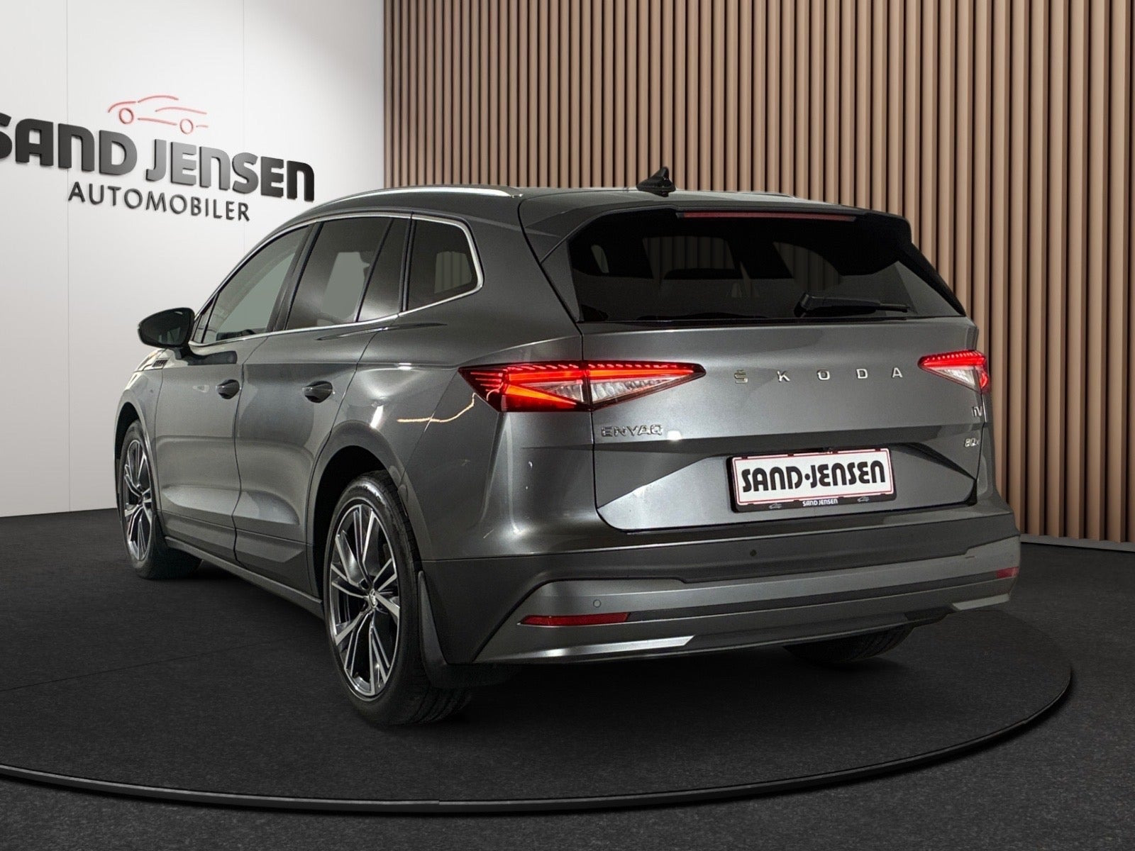 Grå Skoda Enyaq fra 2023