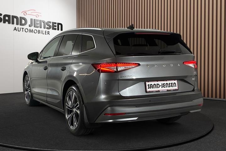 Grå Skoda Enyaq fra 2023