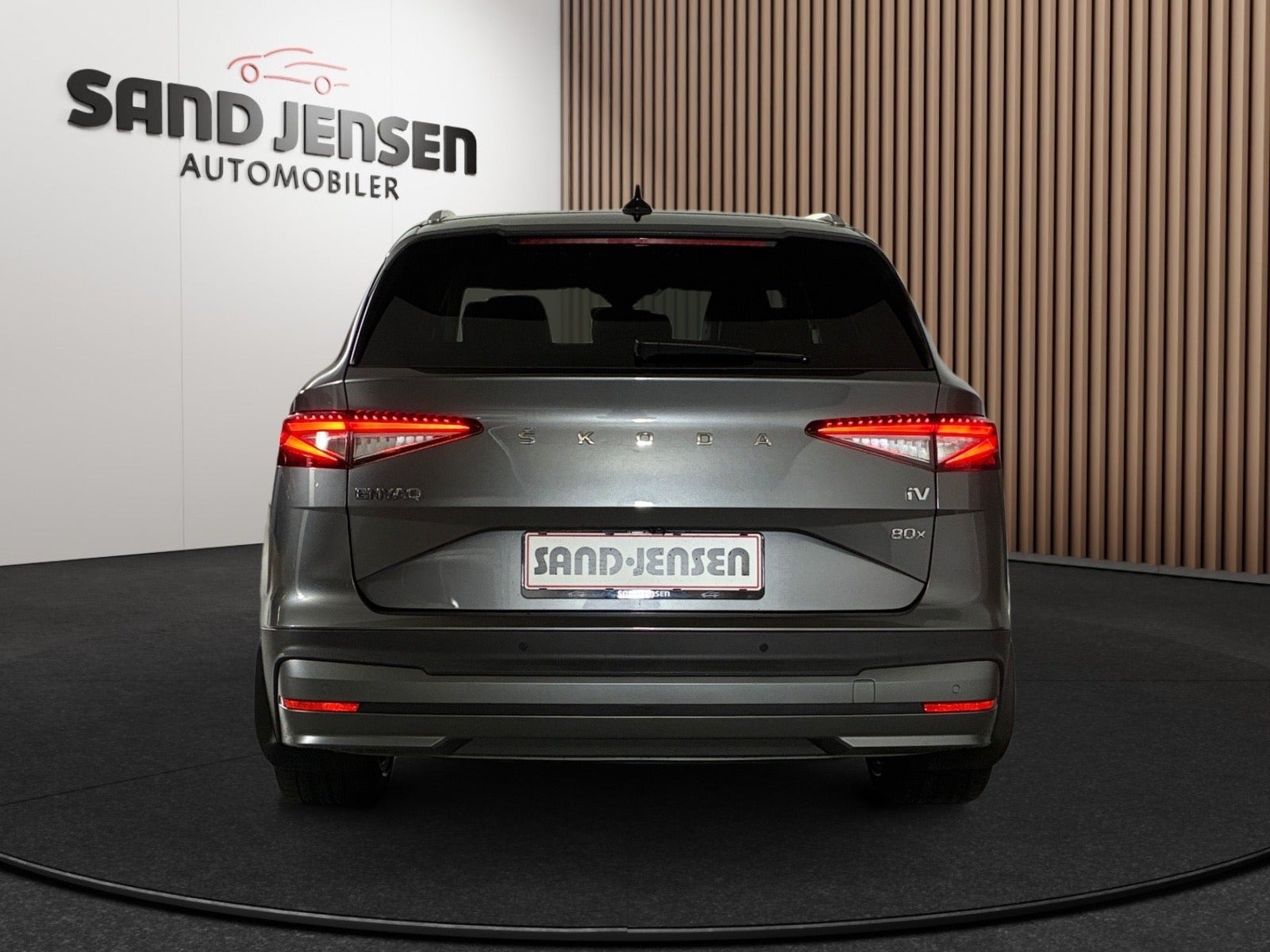Grå Skoda Enyaq fra 2023