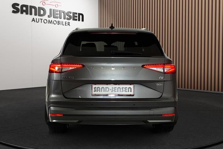 Grå Skoda Enyaq fra 2023