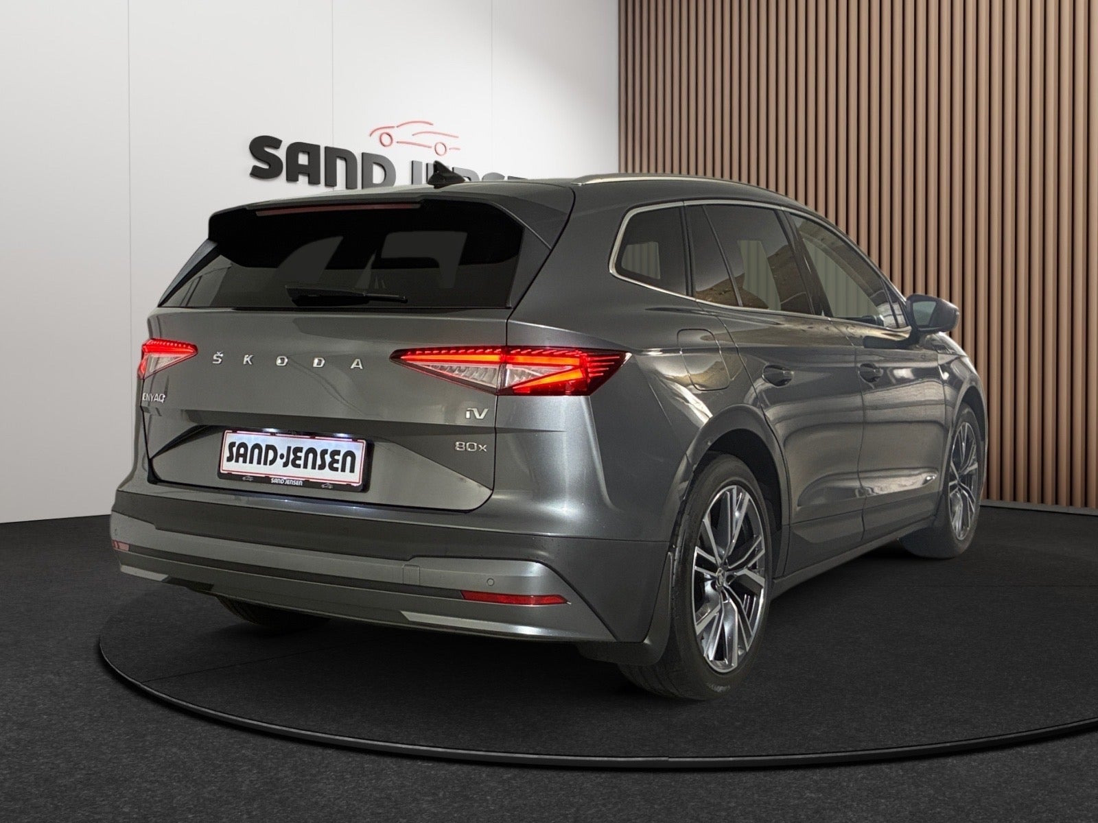 Grå Skoda Enyaq fra 2023