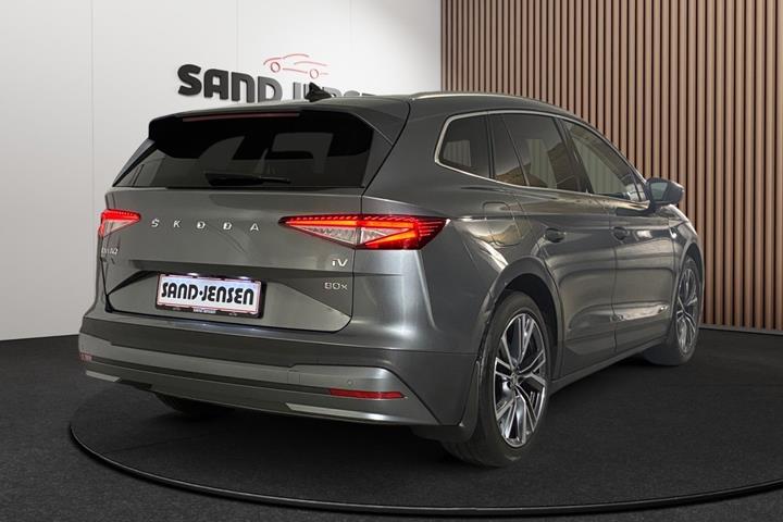 Grå Skoda Enyaq fra 2023