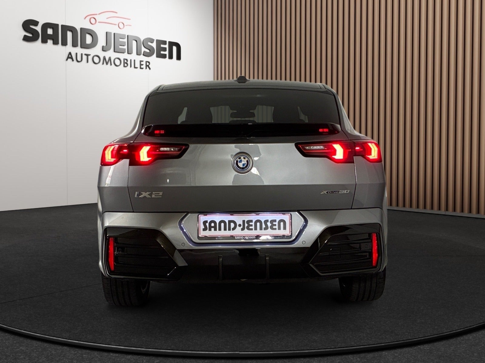 Grå BMW iX2 fra 2025