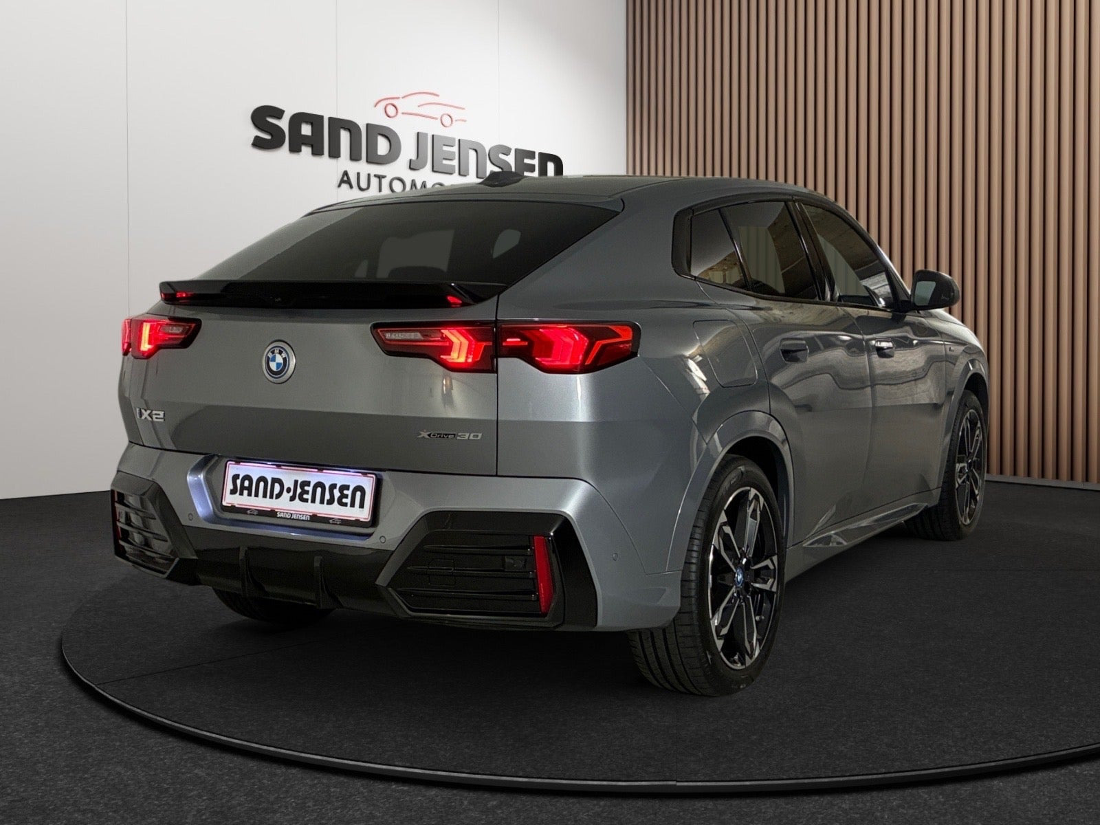 Grå BMW iX2 fra 2025