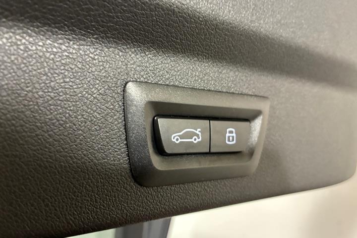 Grå BMW iX2 fra 2025