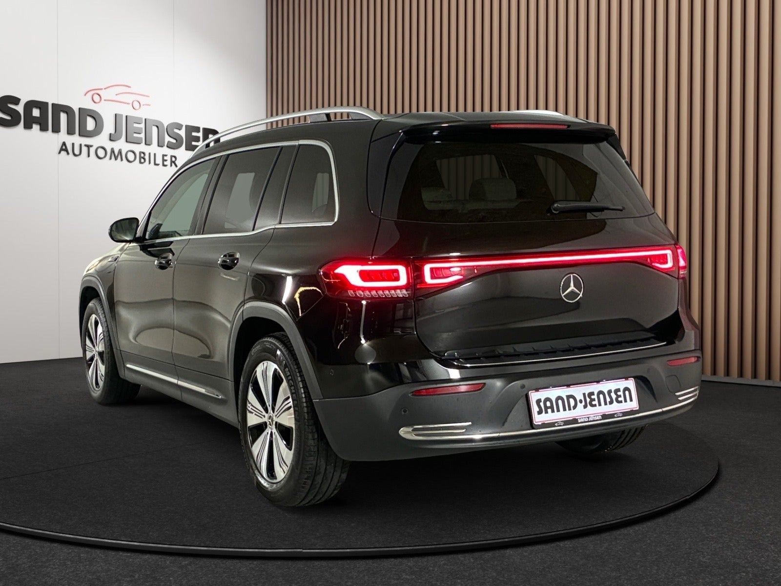 Sort Mercedes EQB350 fra 2023