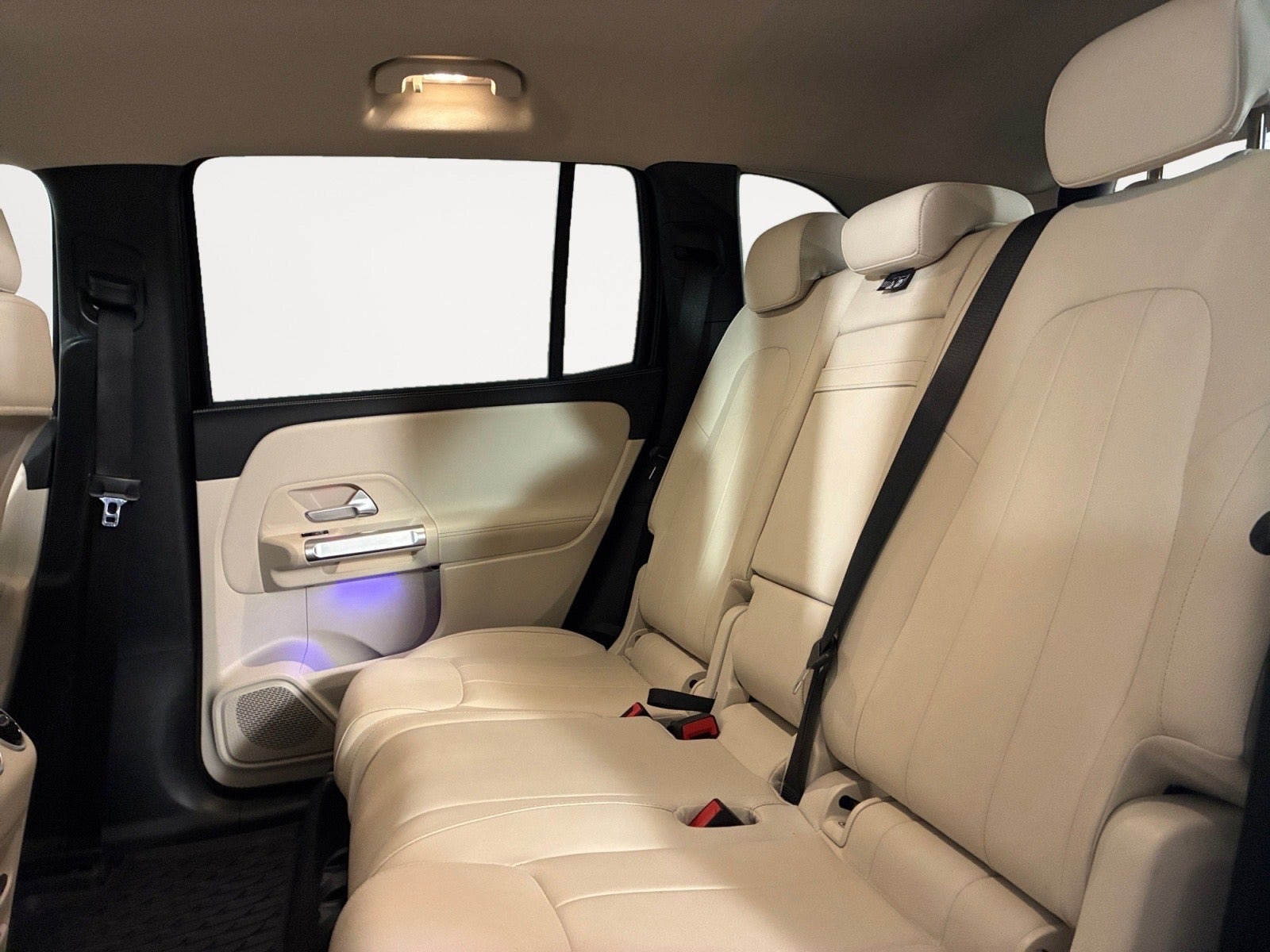 Sort Mercedes EQB350 fra 2023