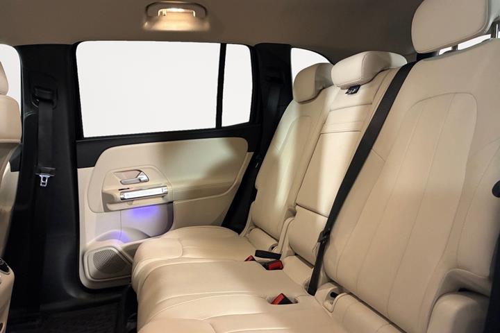 Sort Mercedes EQB350 fra 2023