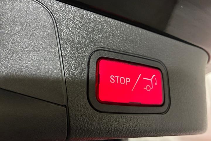 Sort Mercedes EQB350 fra 2023