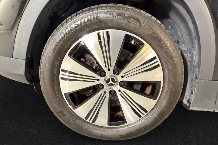 Sort Mercedes EQB350 fra 2023