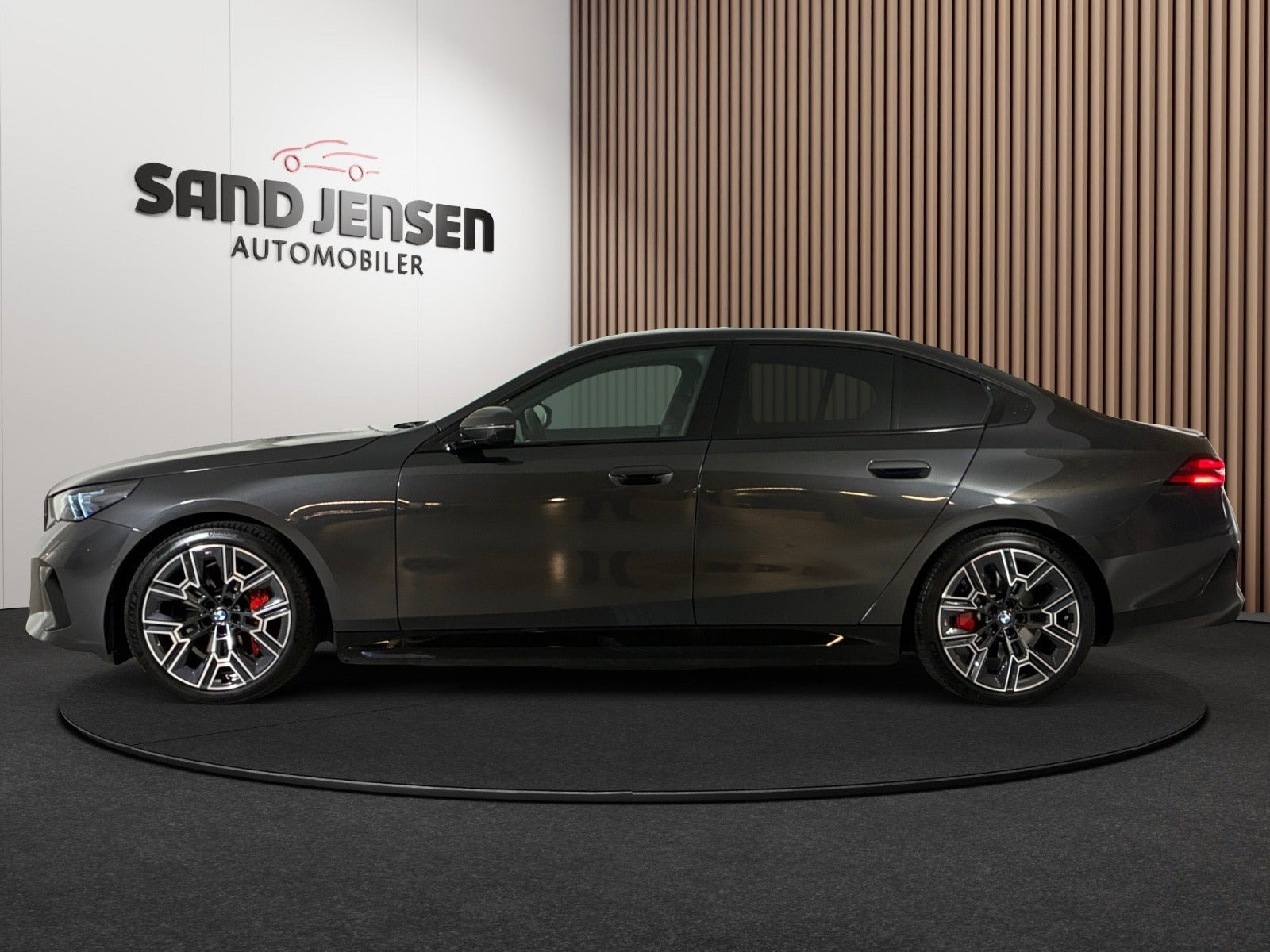 Grå BMW i5 fra 2026