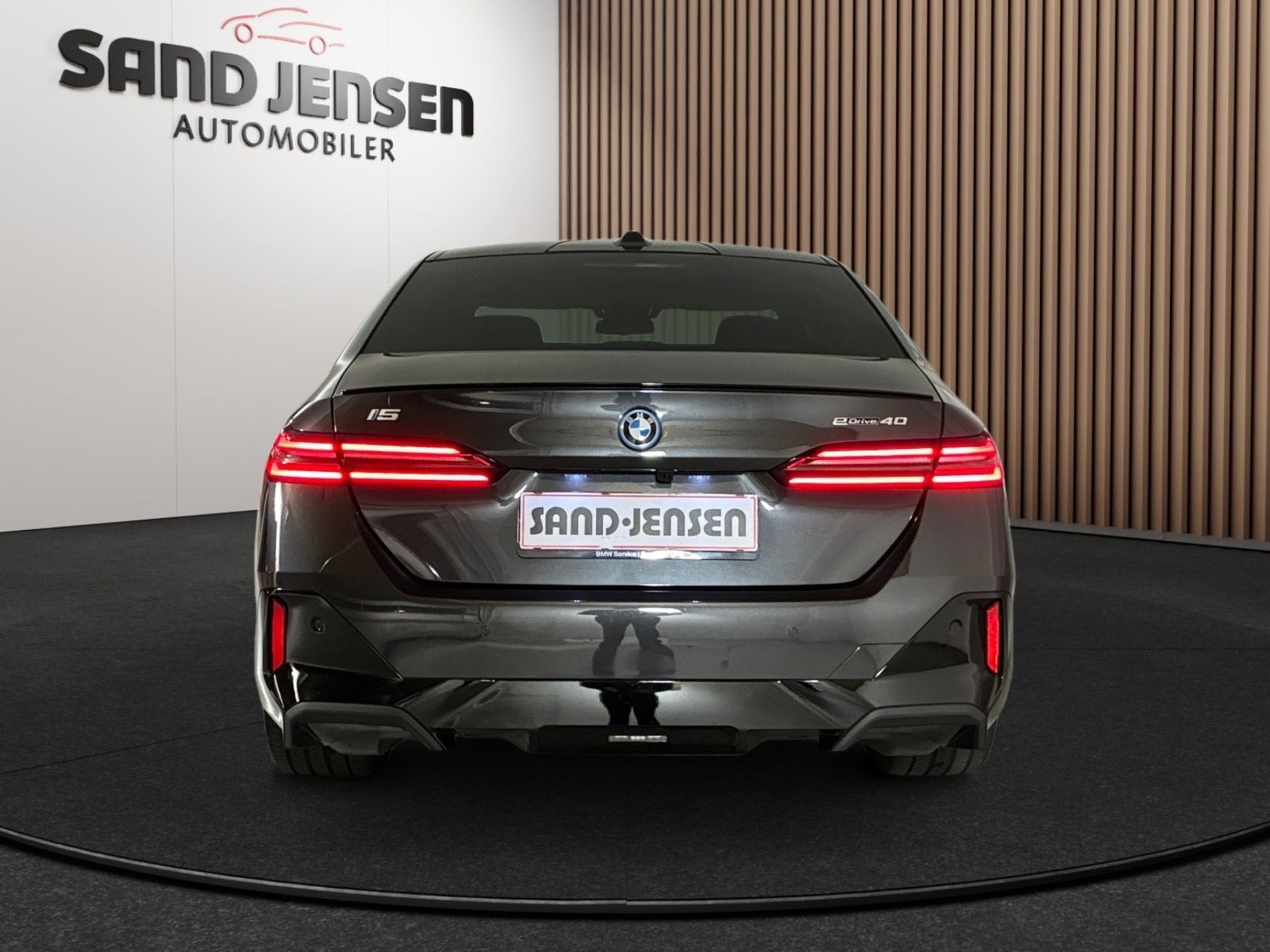 Grå BMW i5 fra 2026