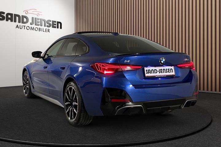Blå BMW i4 fra 2026