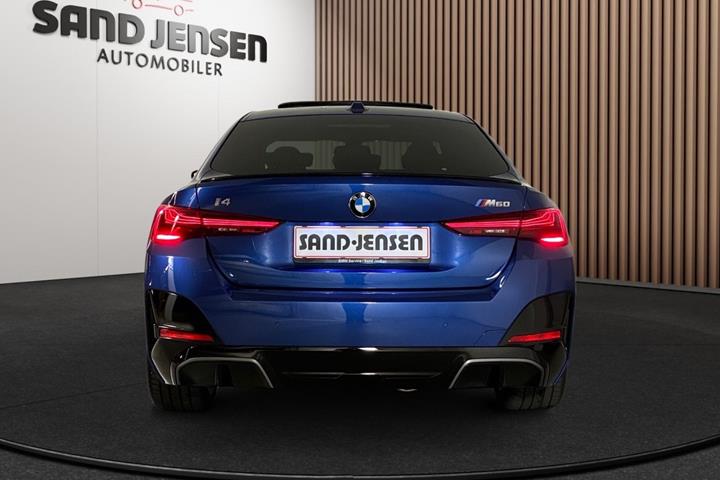 Blå BMW i4 fra 2026