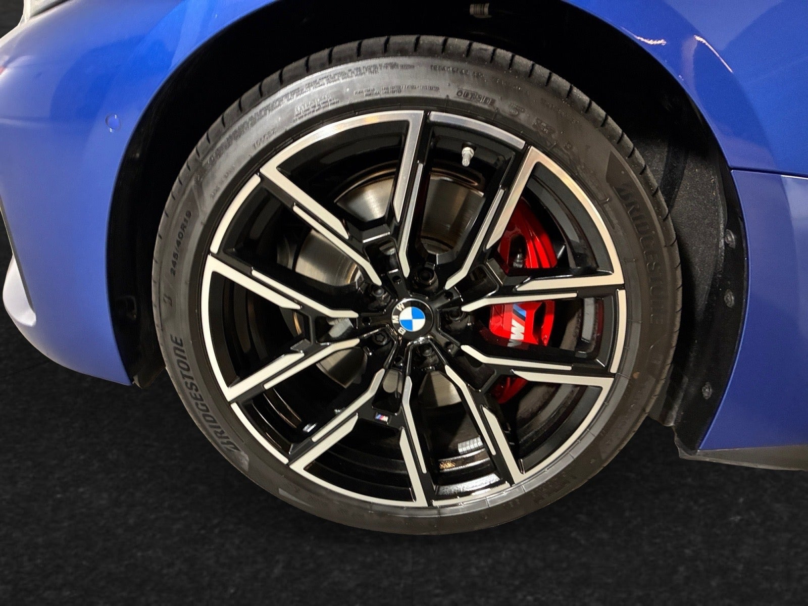 Blå BMW i4 fra 2026