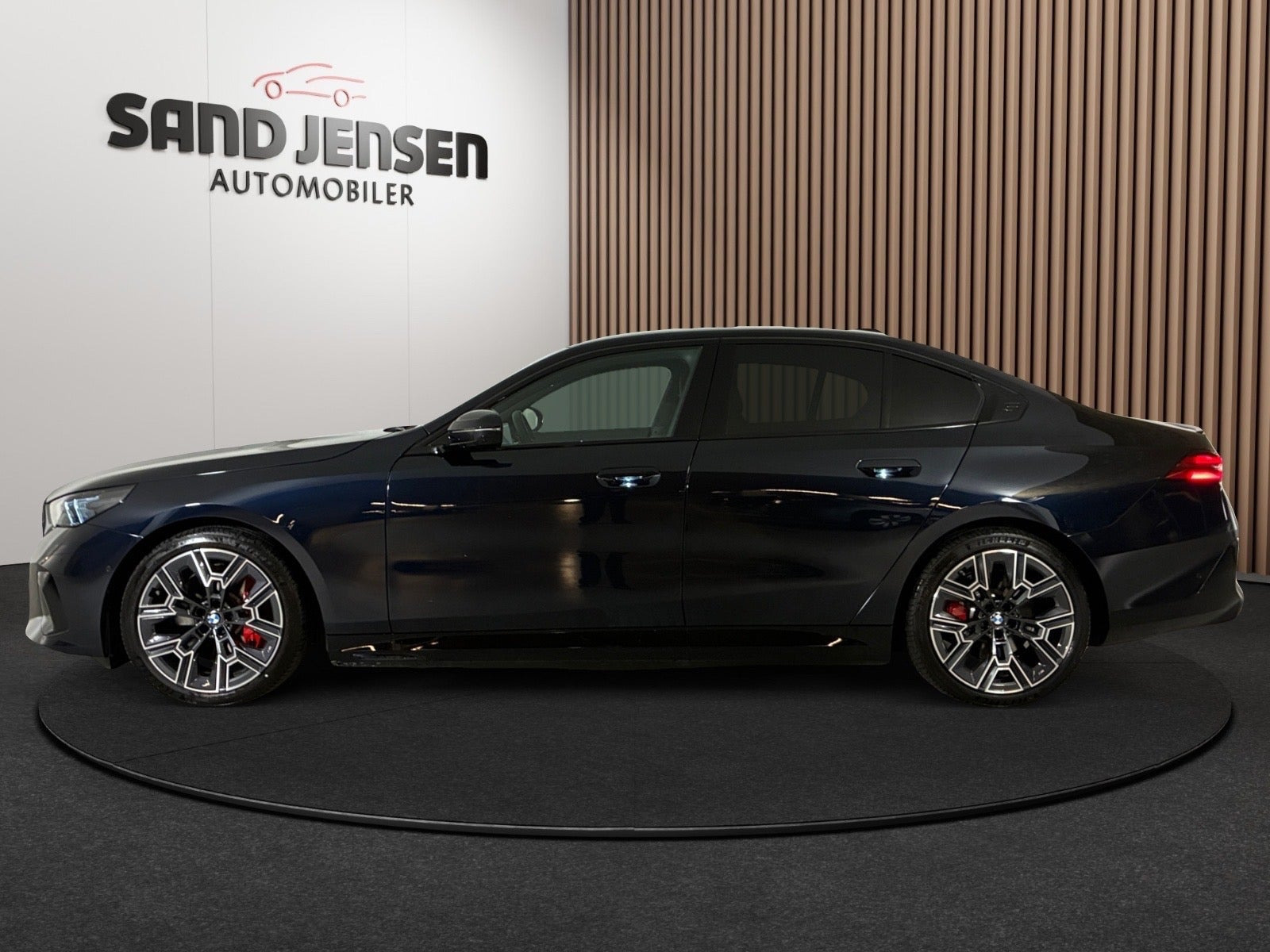 Sort BMW i5 fra 2026