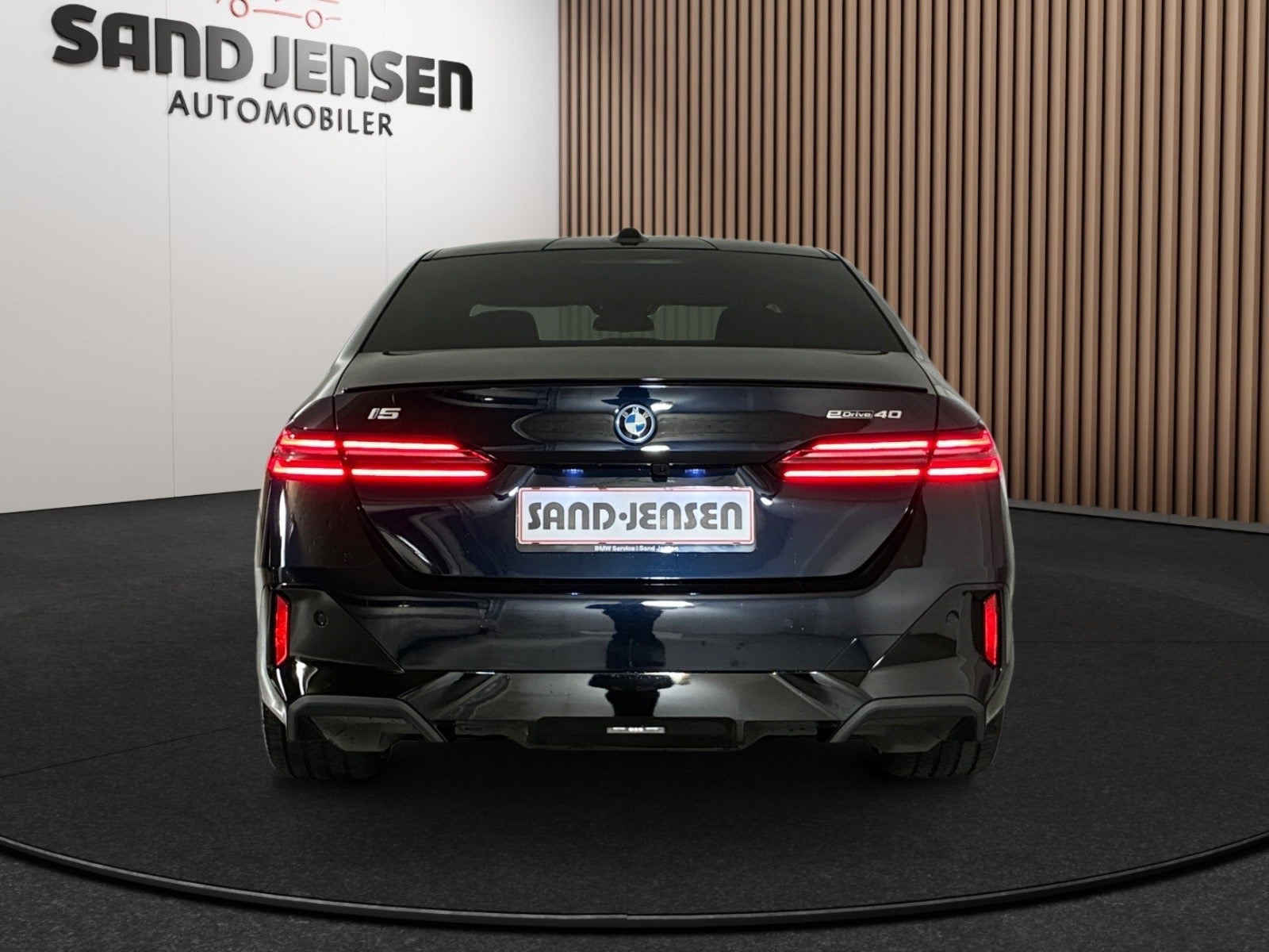 Sort BMW i5 fra 2026