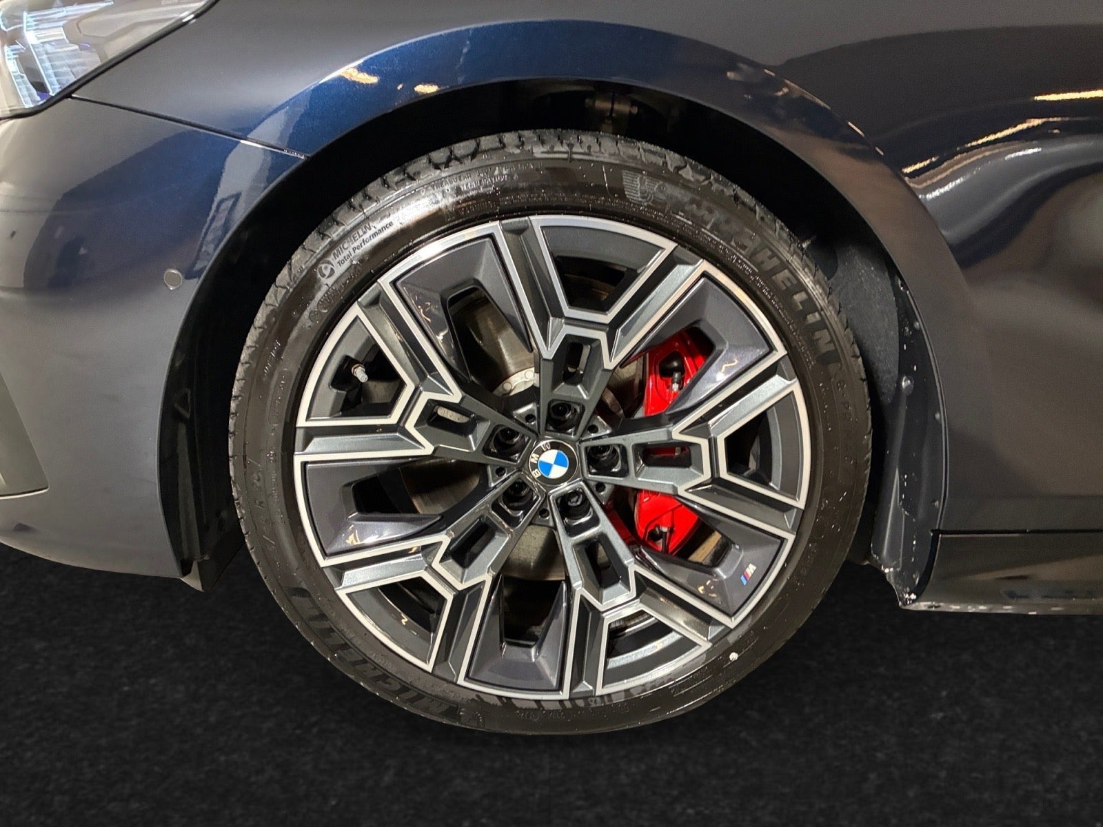 Sort BMW i5 fra 2026
