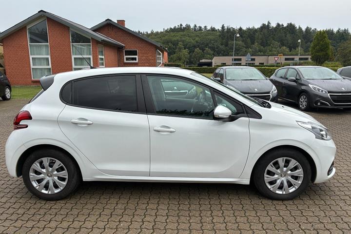 Hvid Peugeot 208 fra 2017