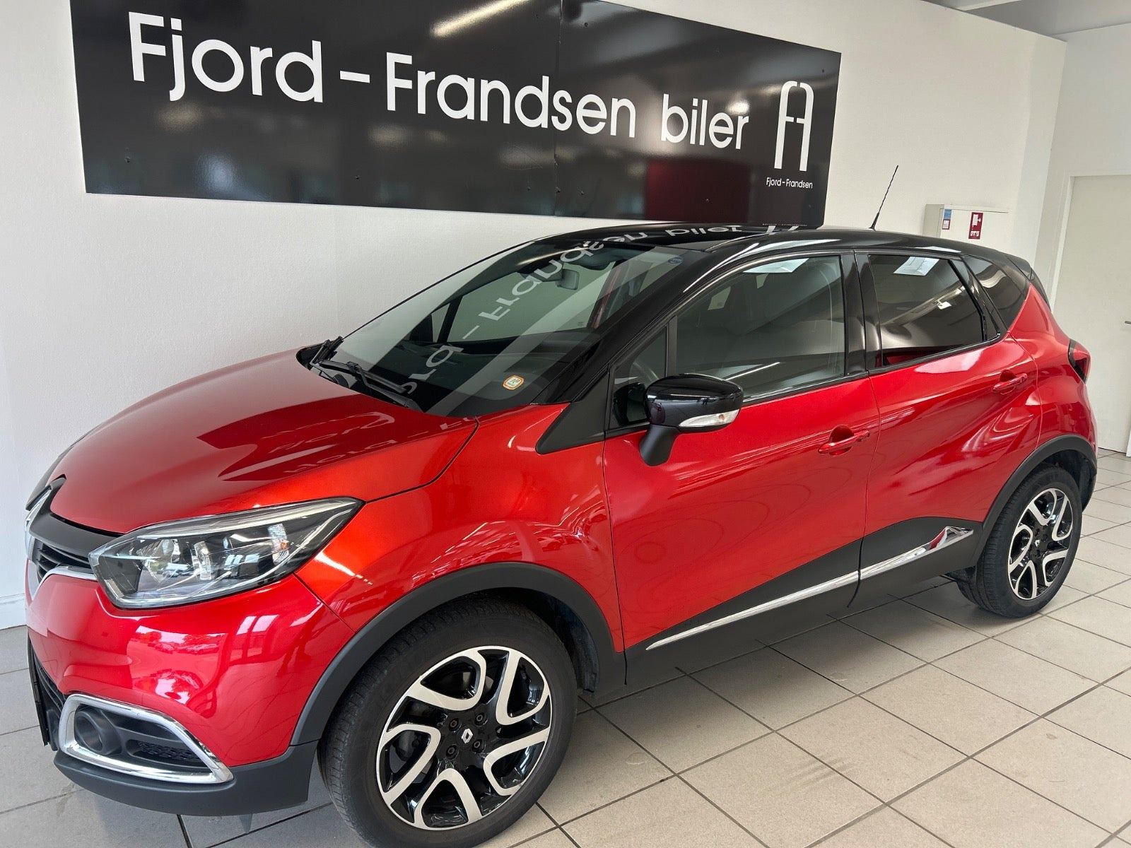 Rød Renault Captur fra 2015