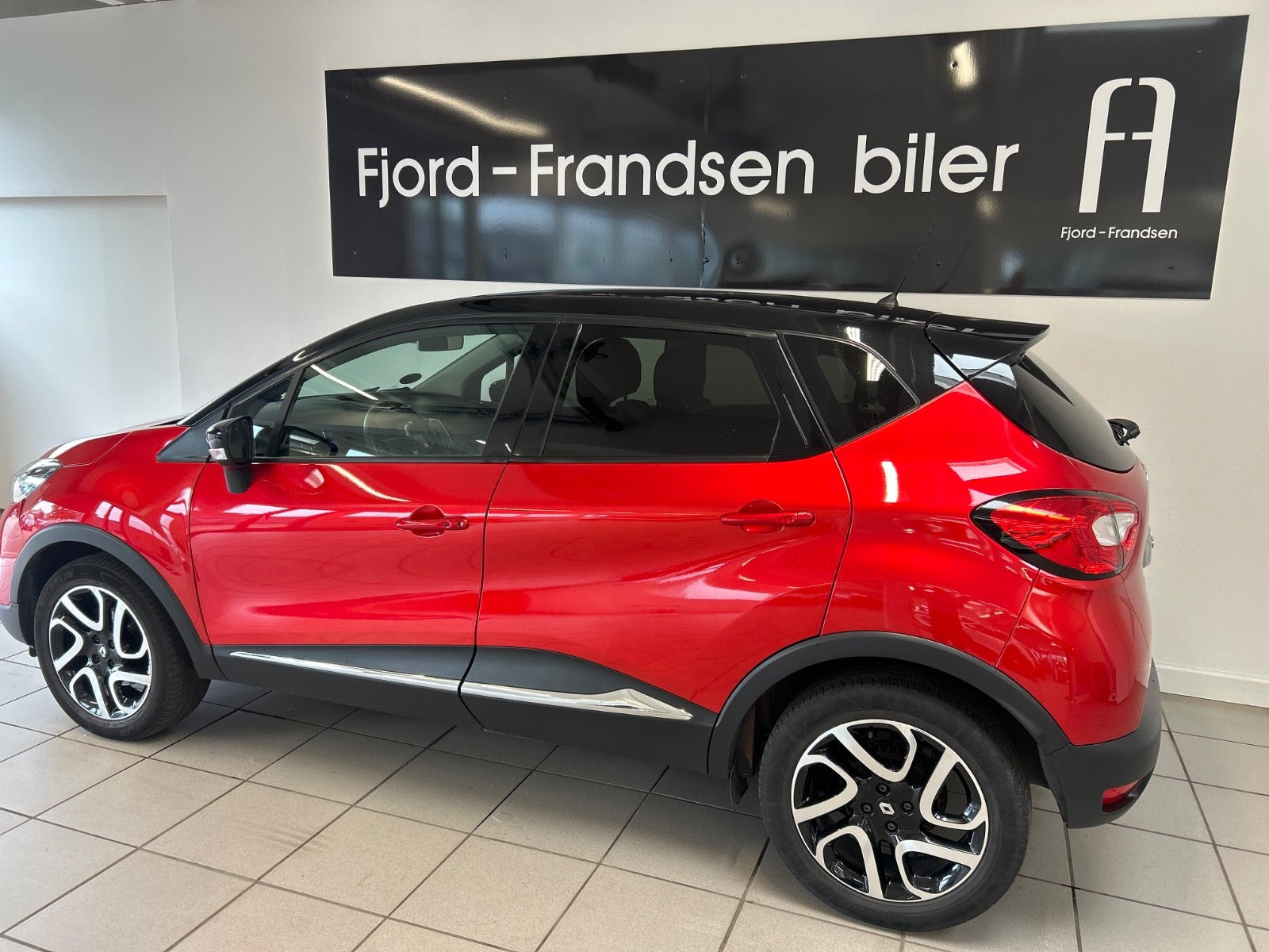 Rød Renault Captur fra 2015