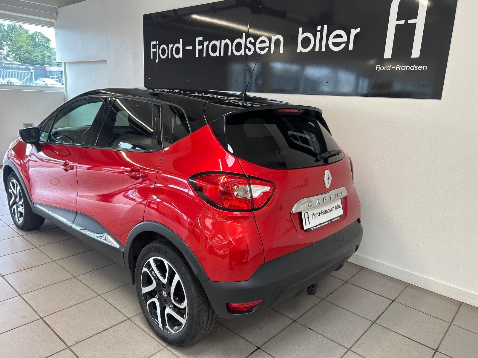 Rød Renault Captur fra 2015