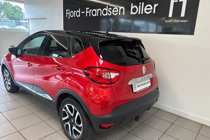 Rød Renault Captur fra 2015