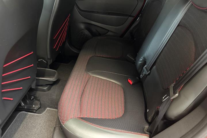 Rød Renault Captur fra 2015