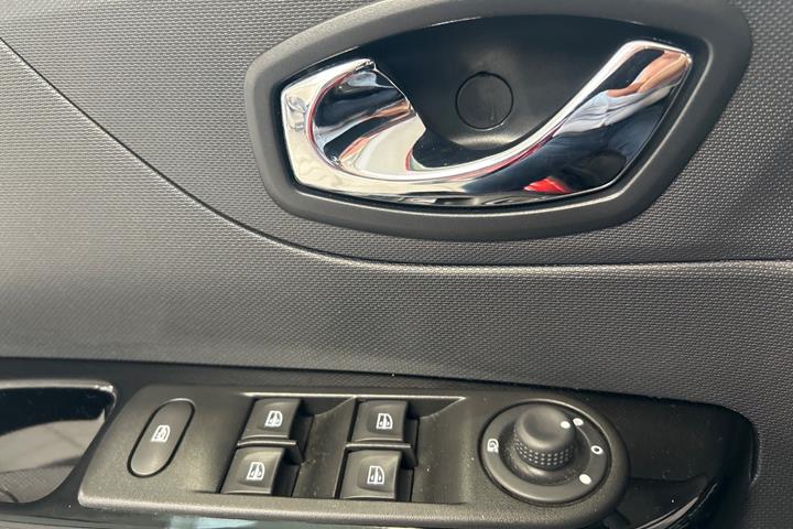 Rød Renault Captur fra 2015