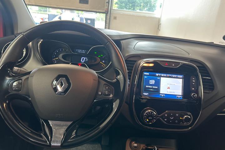 Rød Renault Captur fra 2015