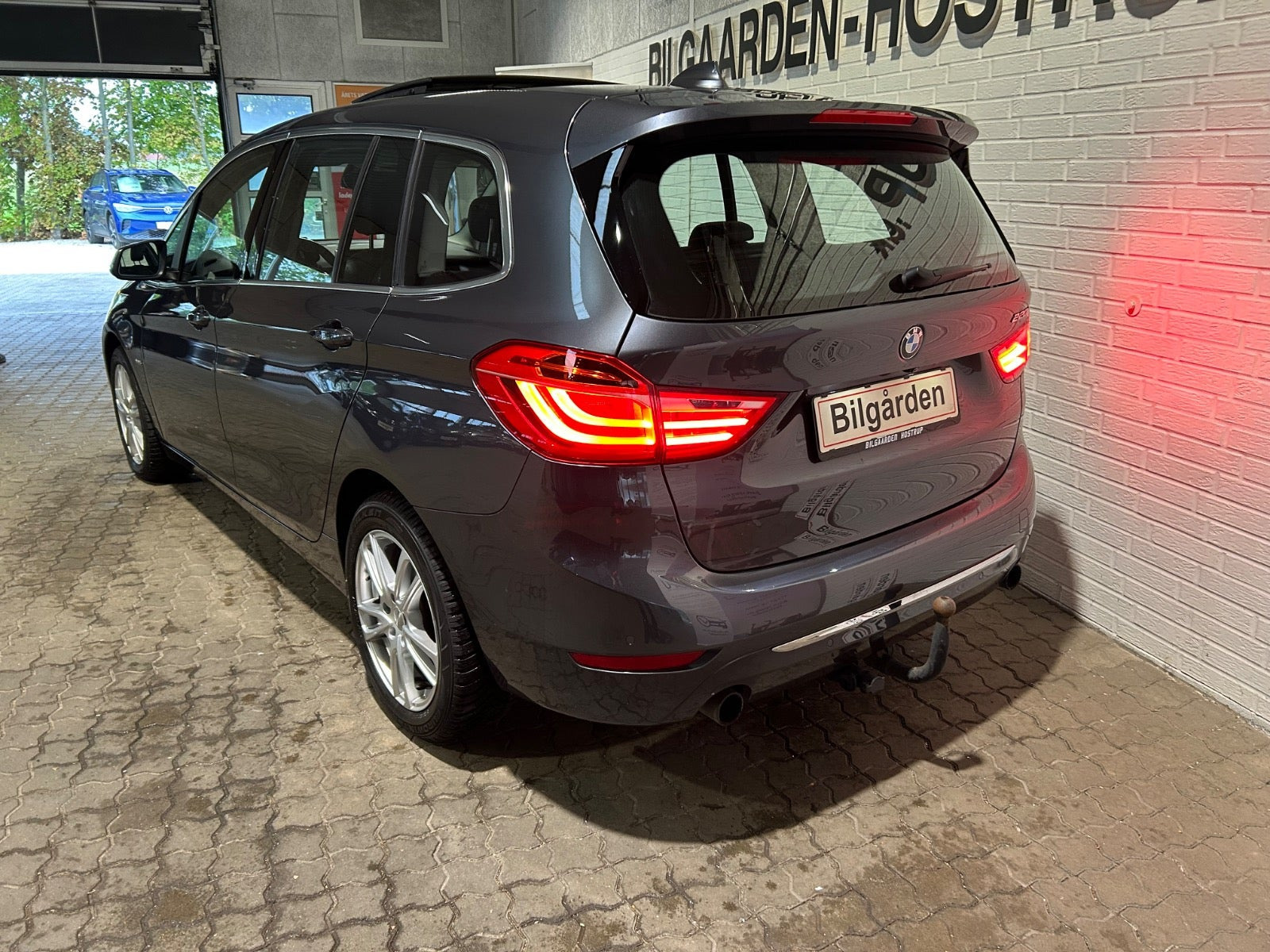 Grå BMW 220i fra 2017
