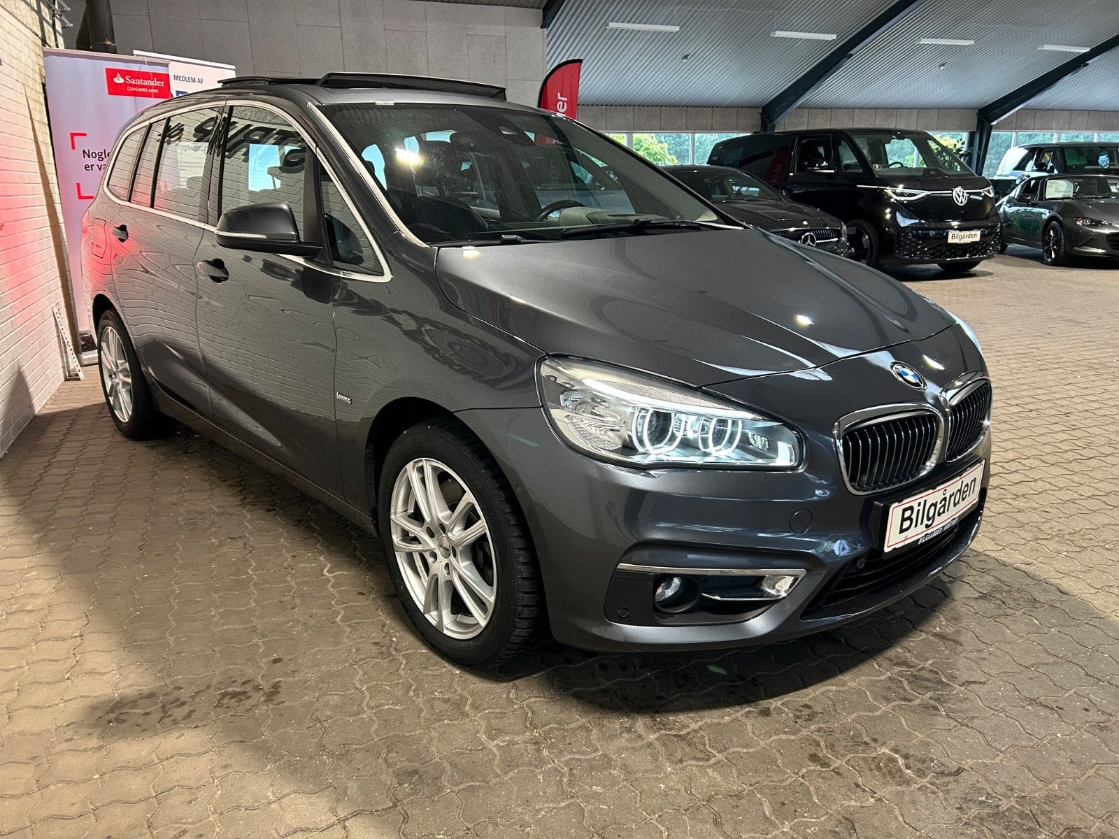 Grå BMW 220i fra 2017