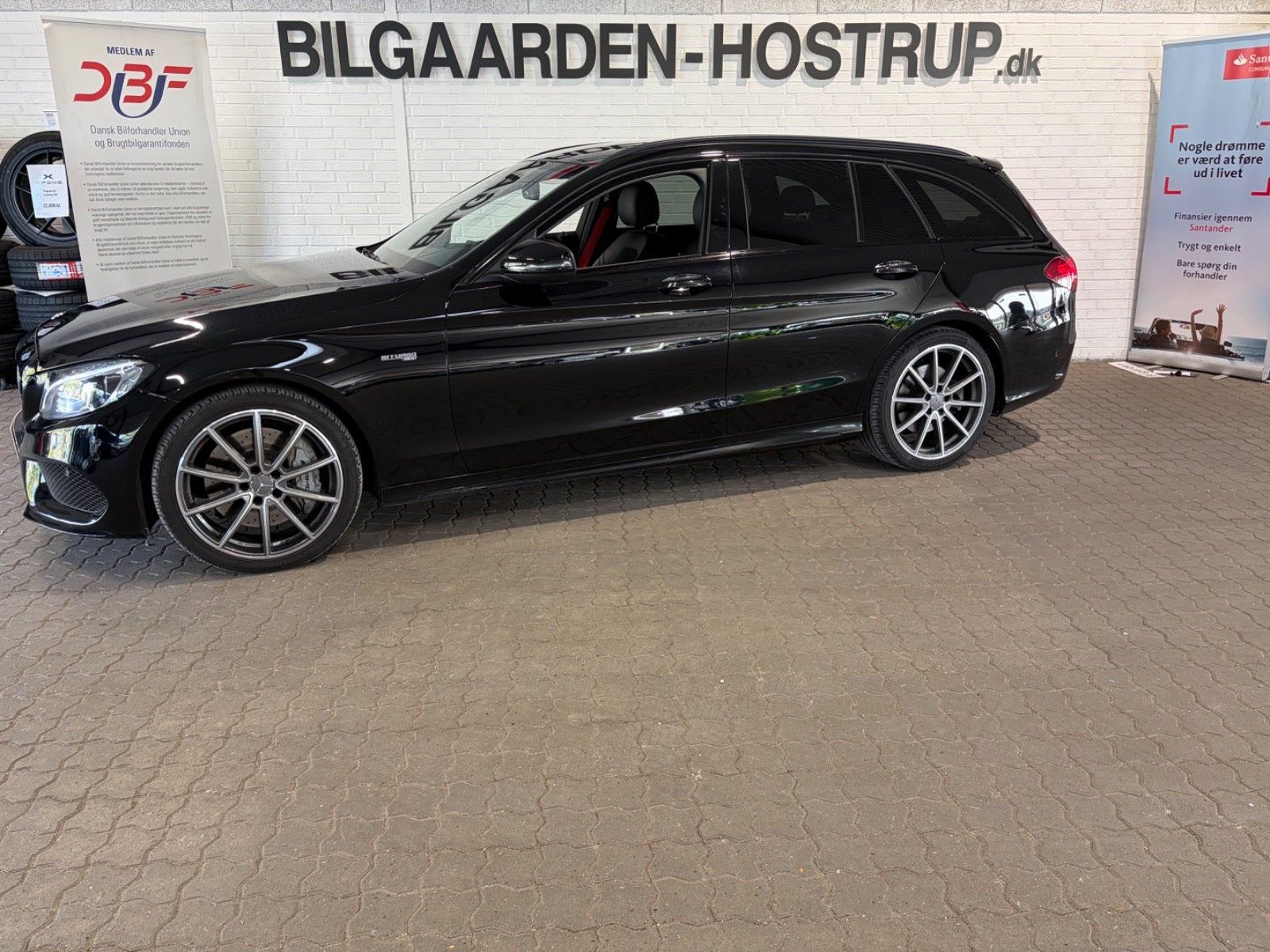Sort Mercedes C43 fra 2016