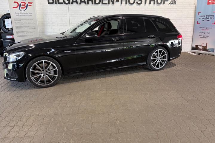 Sort Mercedes C43 fra 2016