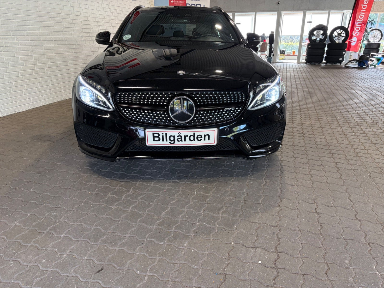 Sort Mercedes C43 fra 2016