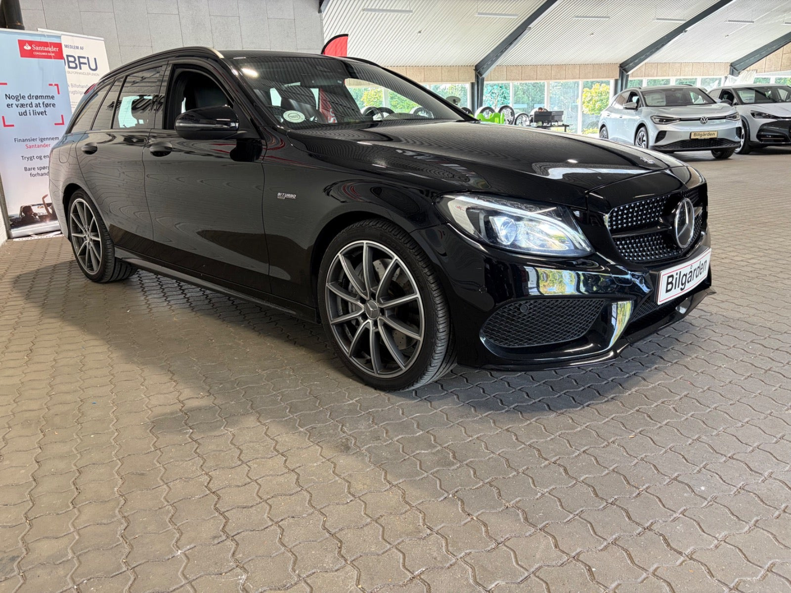 Sort Mercedes C43 fra 2016