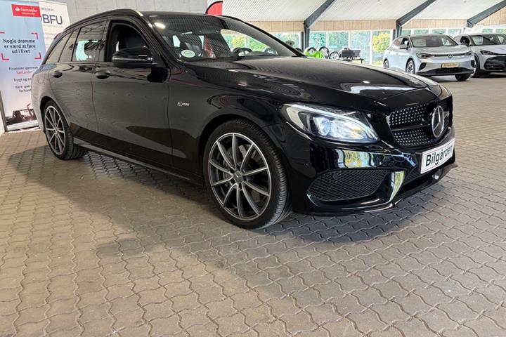 Sort Mercedes C43 fra 2016