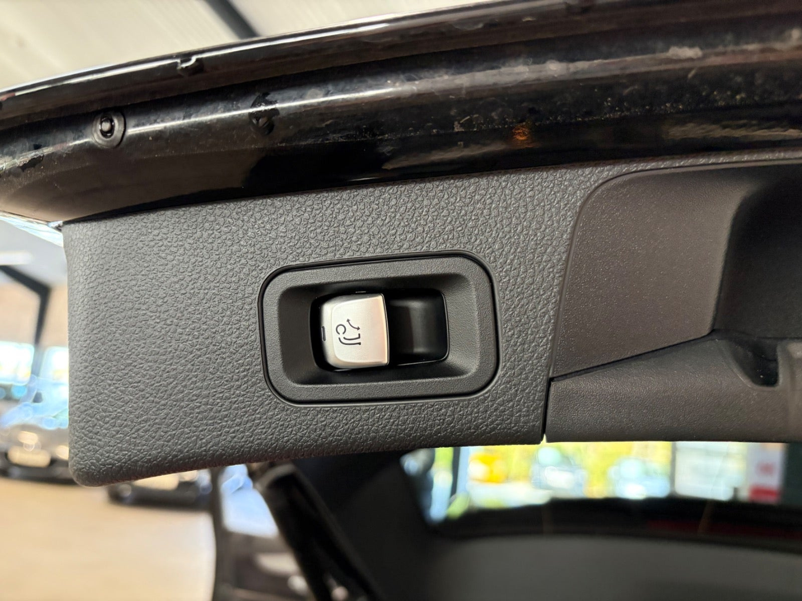 Sort Mercedes C43 fra 2016