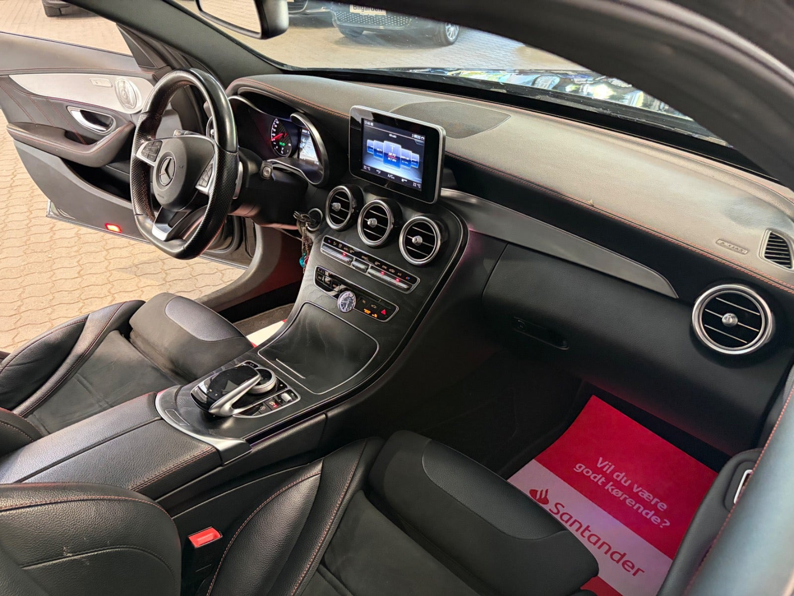Sort Mercedes C43 fra 2016