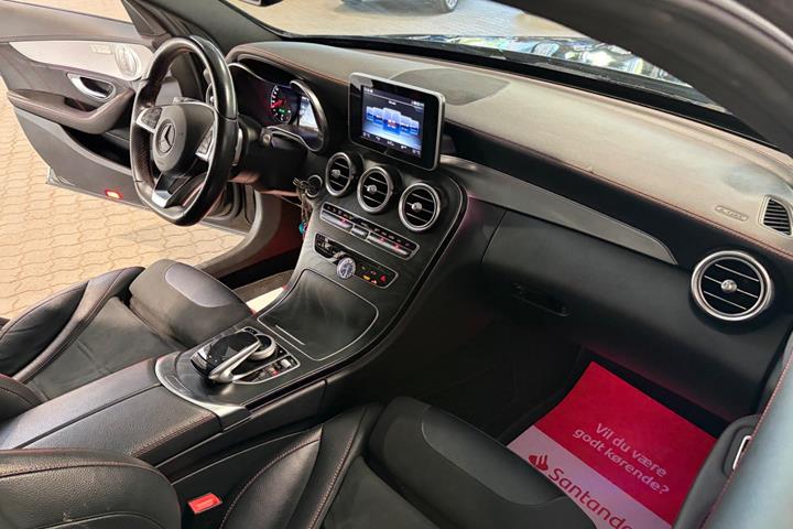 Sort Mercedes C43 fra 2016
