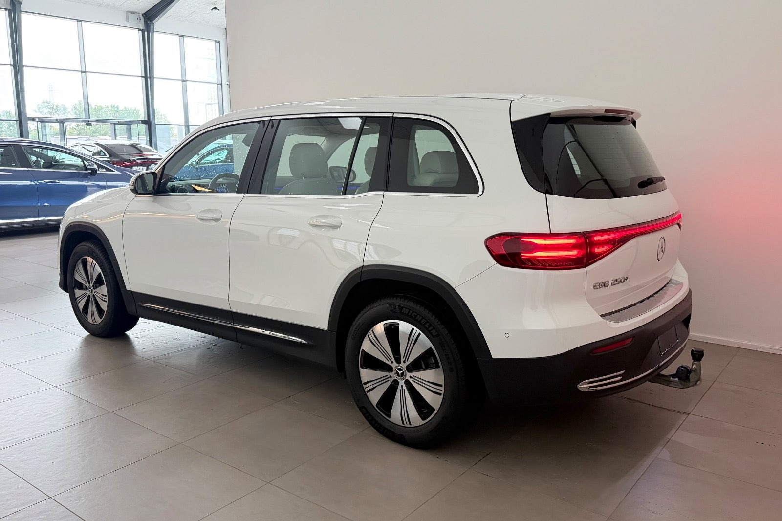 Hvid Mercedes EQB250+ fra 2026