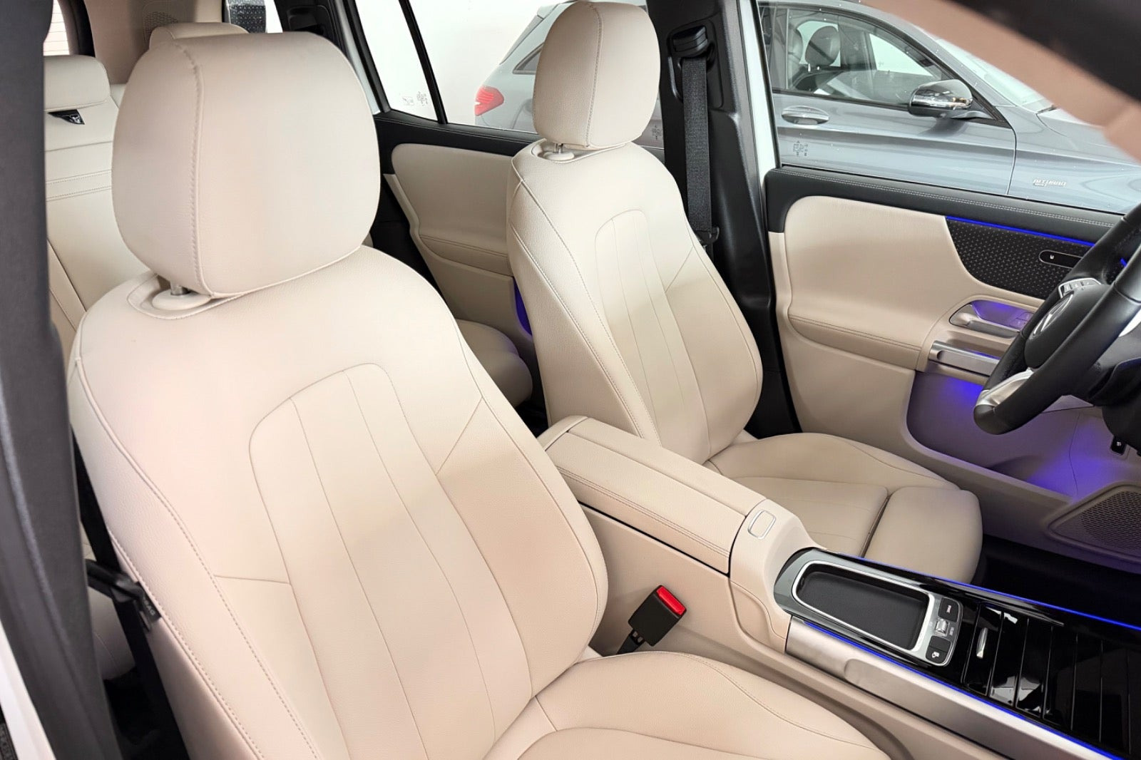 Hvid Mercedes EQB250+ fra 2026