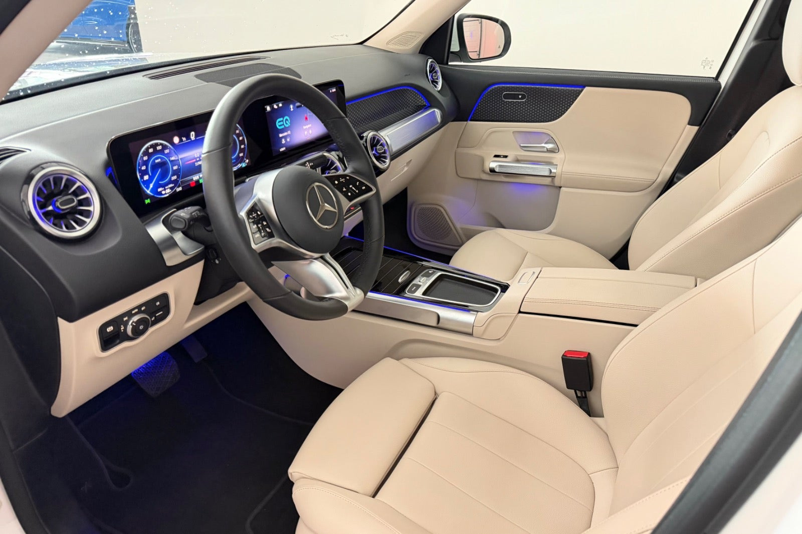 Hvid Mercedes EQB250+ fra 2026