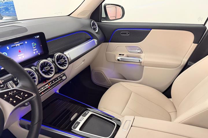 Hvid Mercedes EQB250+ fra 2026
