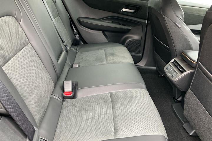 Beige Nissan Ariya fra 2026