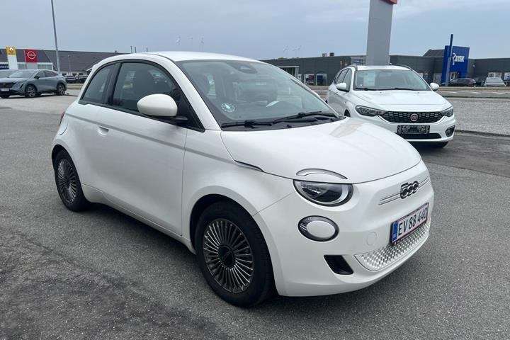 Hvid Fiat 500e fra 2024
