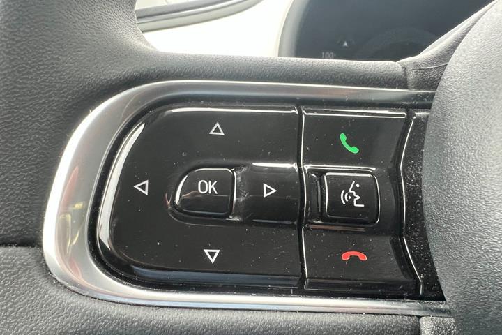Hvid Fiat 500e fra 2024