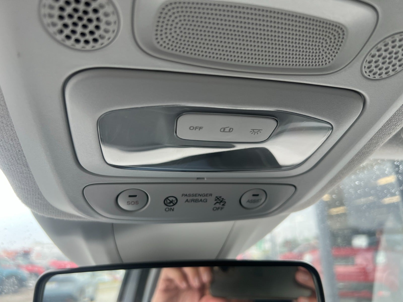 Hvid Fiat 500e fra 2024