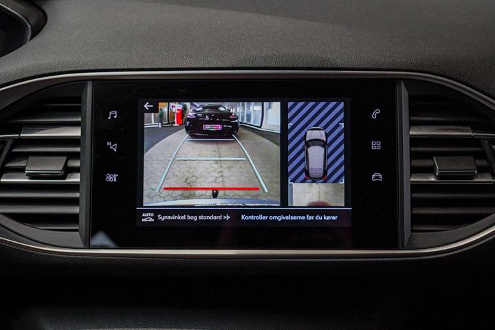 Grå Peugeot 308 fra 2021