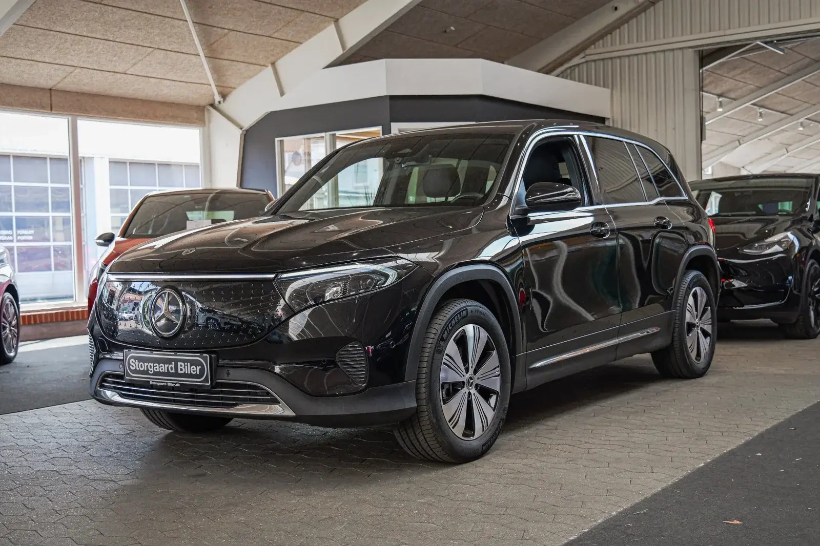 Sort Mercedes EQB250+ fra 2024